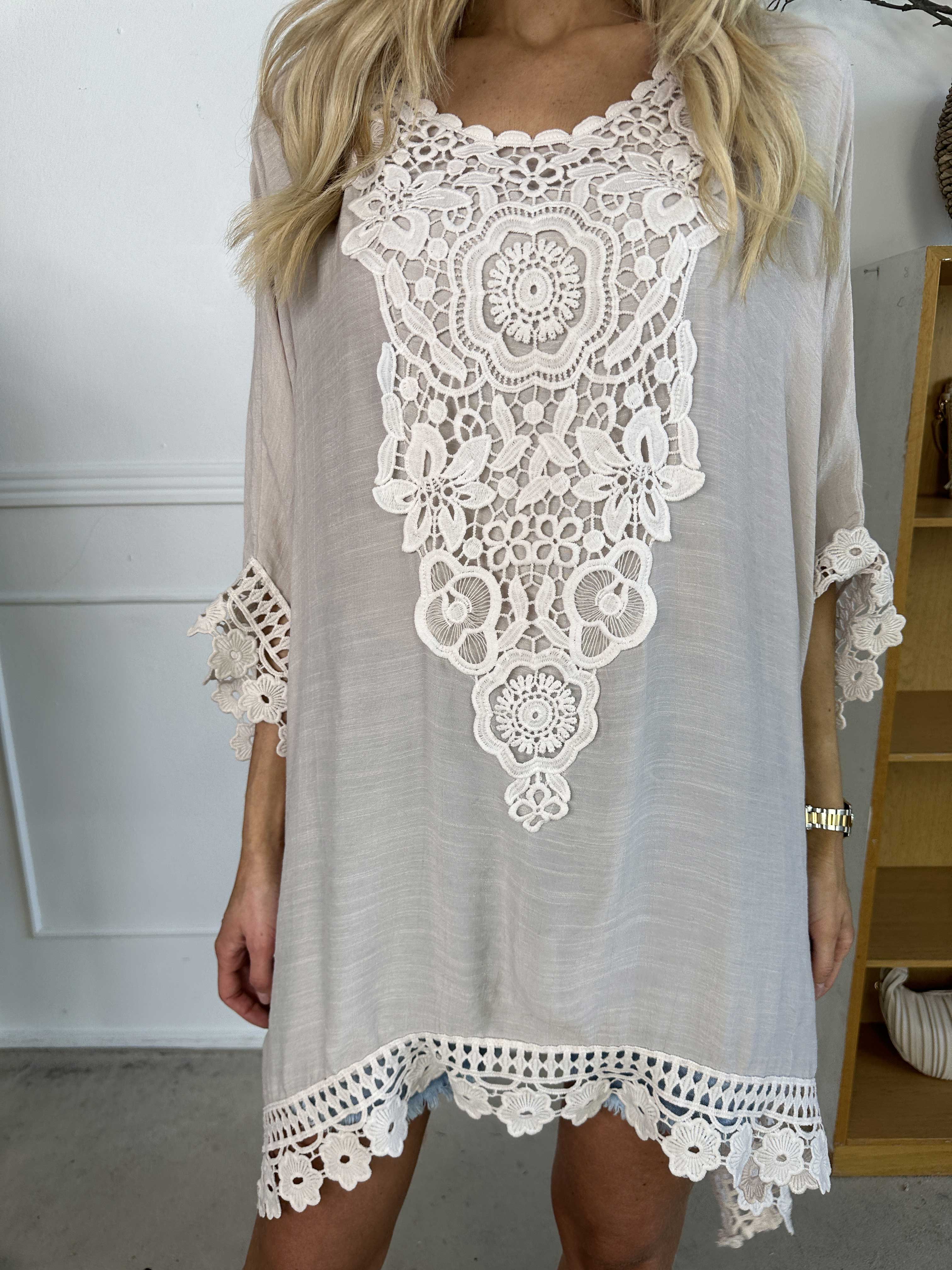 Elena - Mjuk tunika i bomull med fina broderier